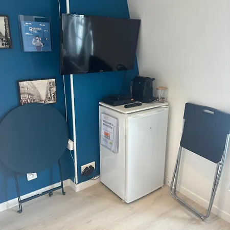 Paris 17Eme - Studio Compact 10M2 -110 Sqf - Coeur Batignolles - Ideal Solo Traveler-2